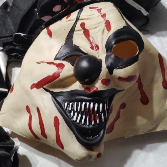 Spooktacular Creations Boys Clown Costume, Halloween Killer Clown Costume - Picture 3 of 5